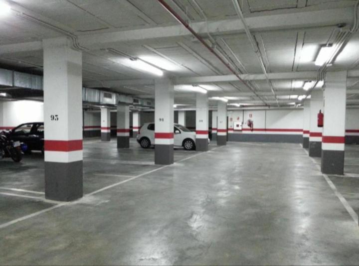 Jardines De La Muralla Free Parking Salamanca Luaran gambar