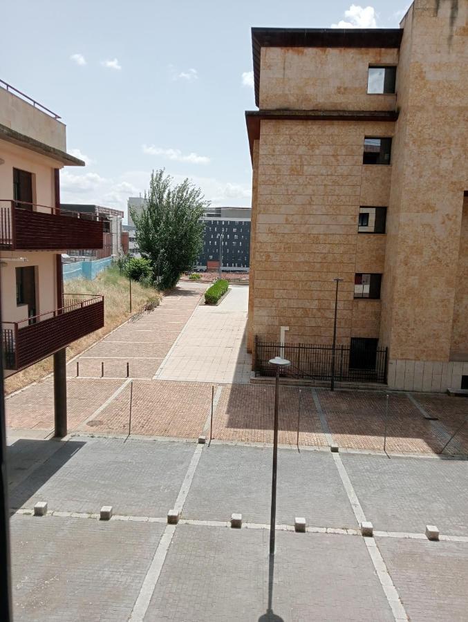 Jardines De La Muralla Free Parking Salamanca Luaran gambar